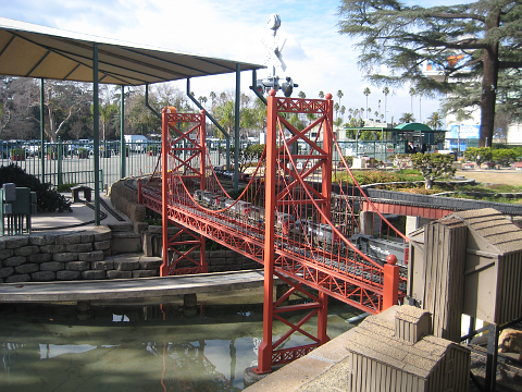 Model of golden gate bridge